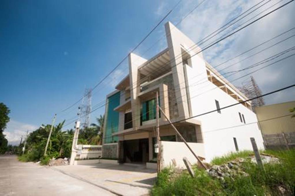 Nf Suites Davao Stadt Exterior foto