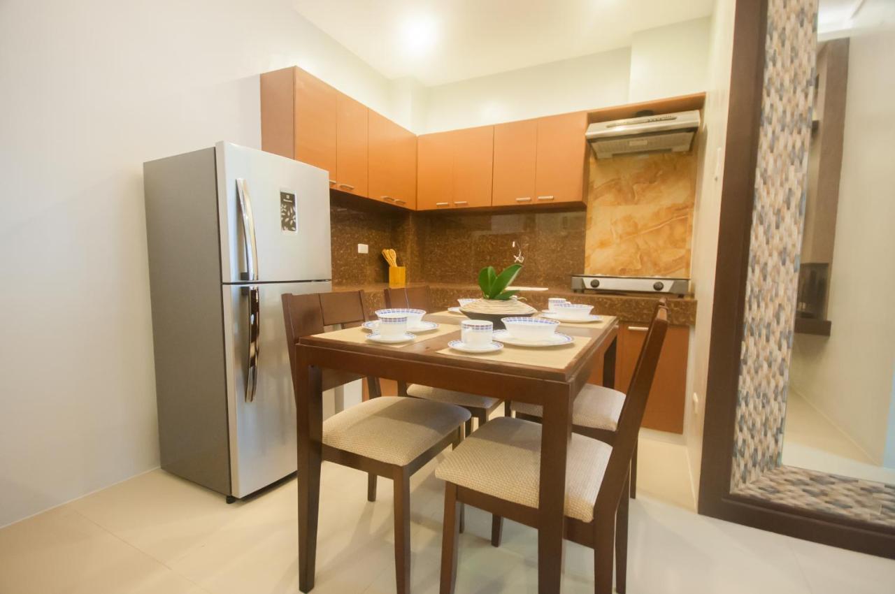 Nf Suites Davao Stadt Exterior foto